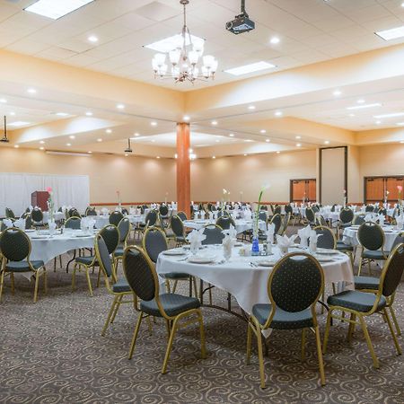 Ramada By Wyndham Des Moines Tropics Resort & Conference Ctr Urbandale Buitenkant foto