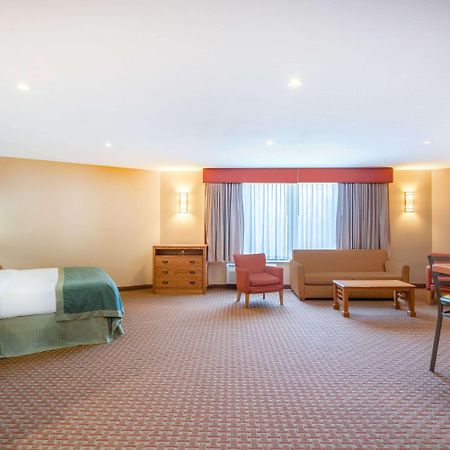 Ramada By Wyndham Des Moines Tropics Resort & Conference Ctr Urbandale Buitenkant foto