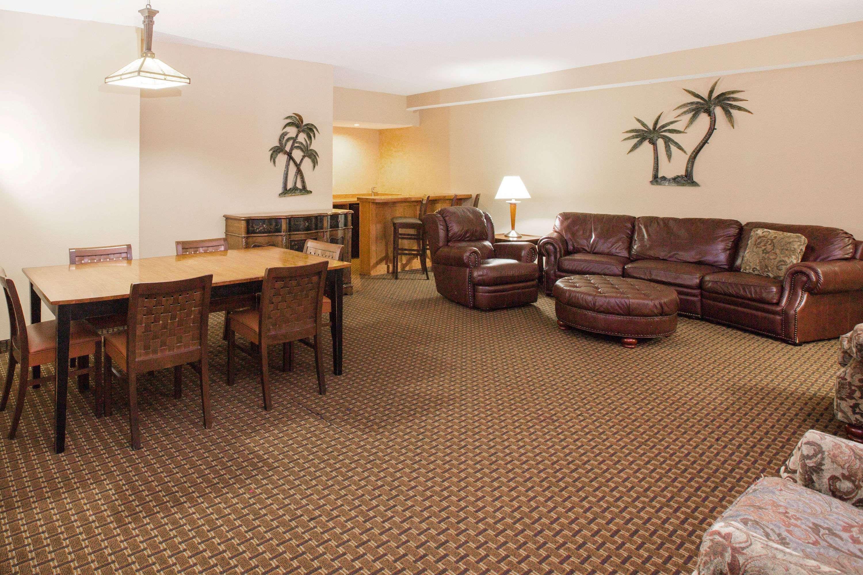 Ramada By Wyndham Des Moines Tropics Resort & Conference Ctr Urbandale Buitenkant foto