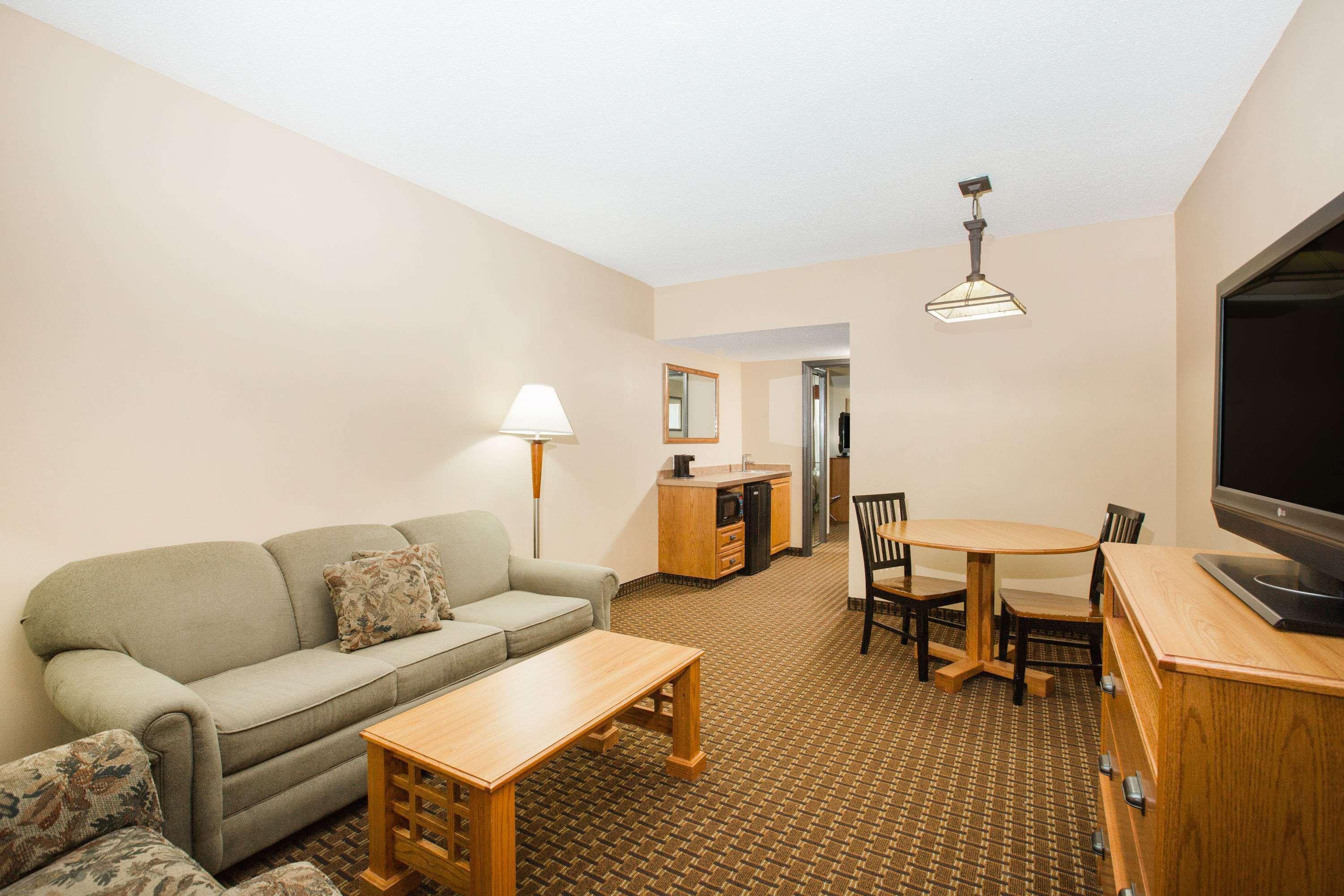 Ramada By Wyndham Des Moines Tropics Resort & Conference Ctr Urbandale Buitenkant foto