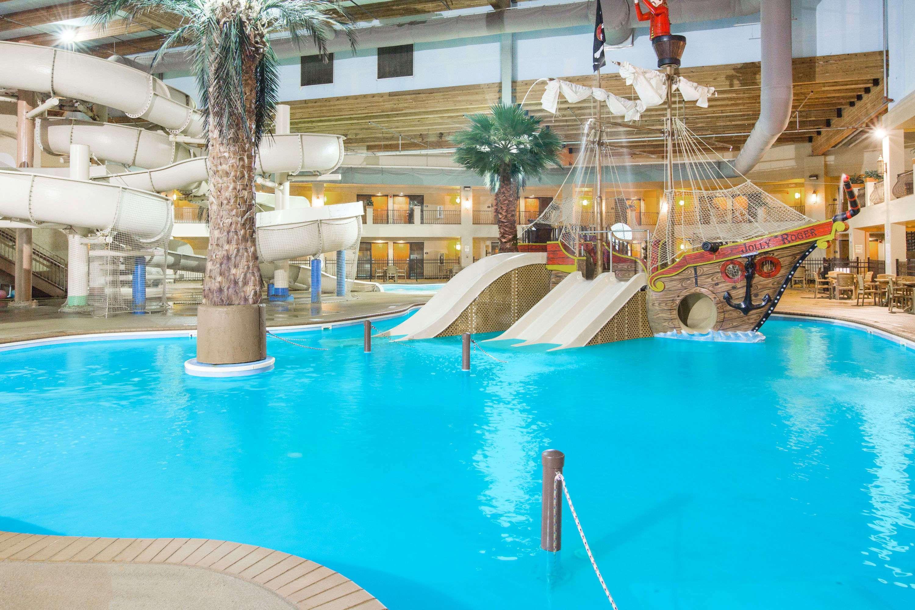 Ramada By Wyndham Des Moines Tropics Resort & Conference Ctr Urbandale Buitenkant foto