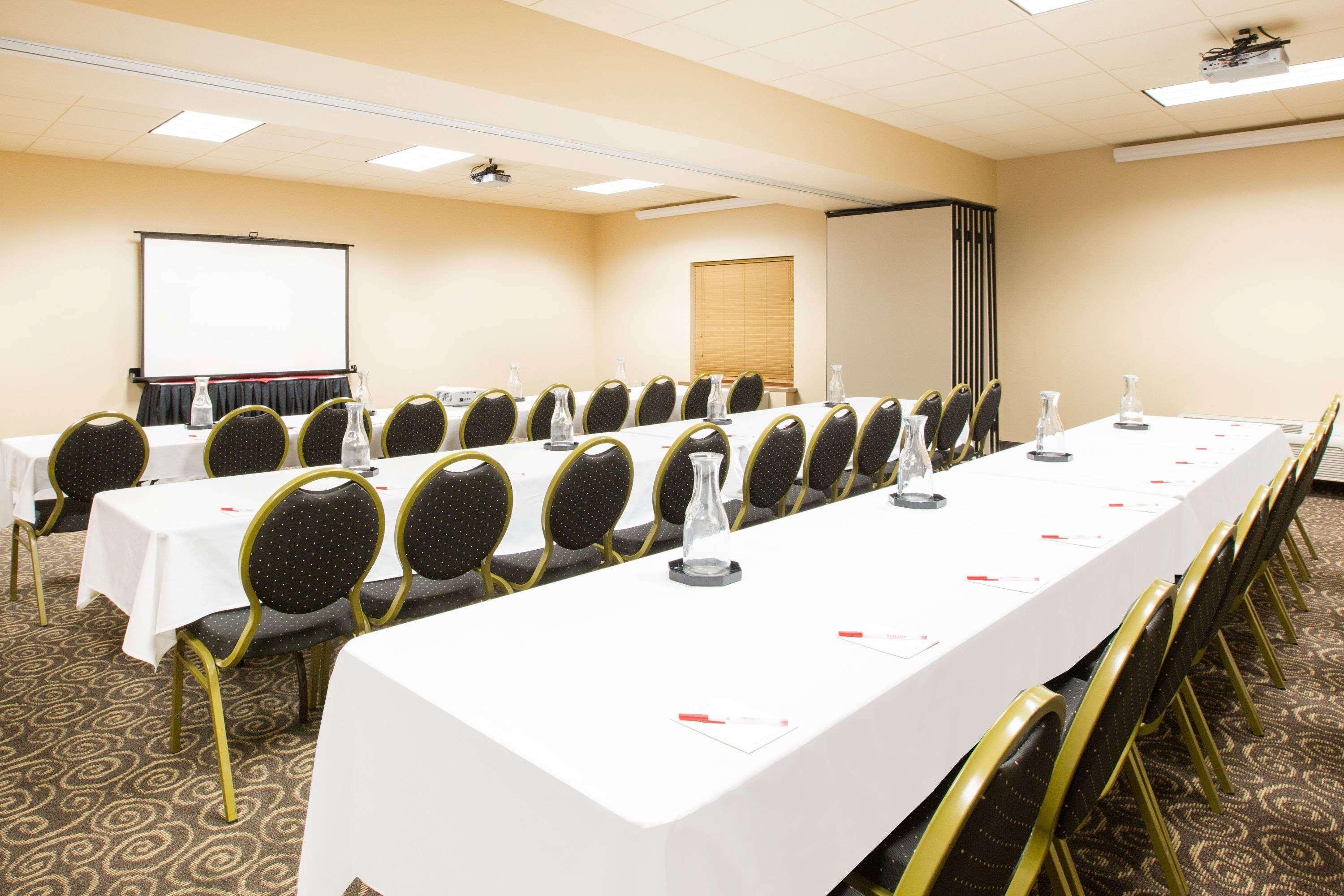 Ramada By Wyndham Des Moines Tropics Resort & Conference Ctr Urbandale Buitenkant foto
