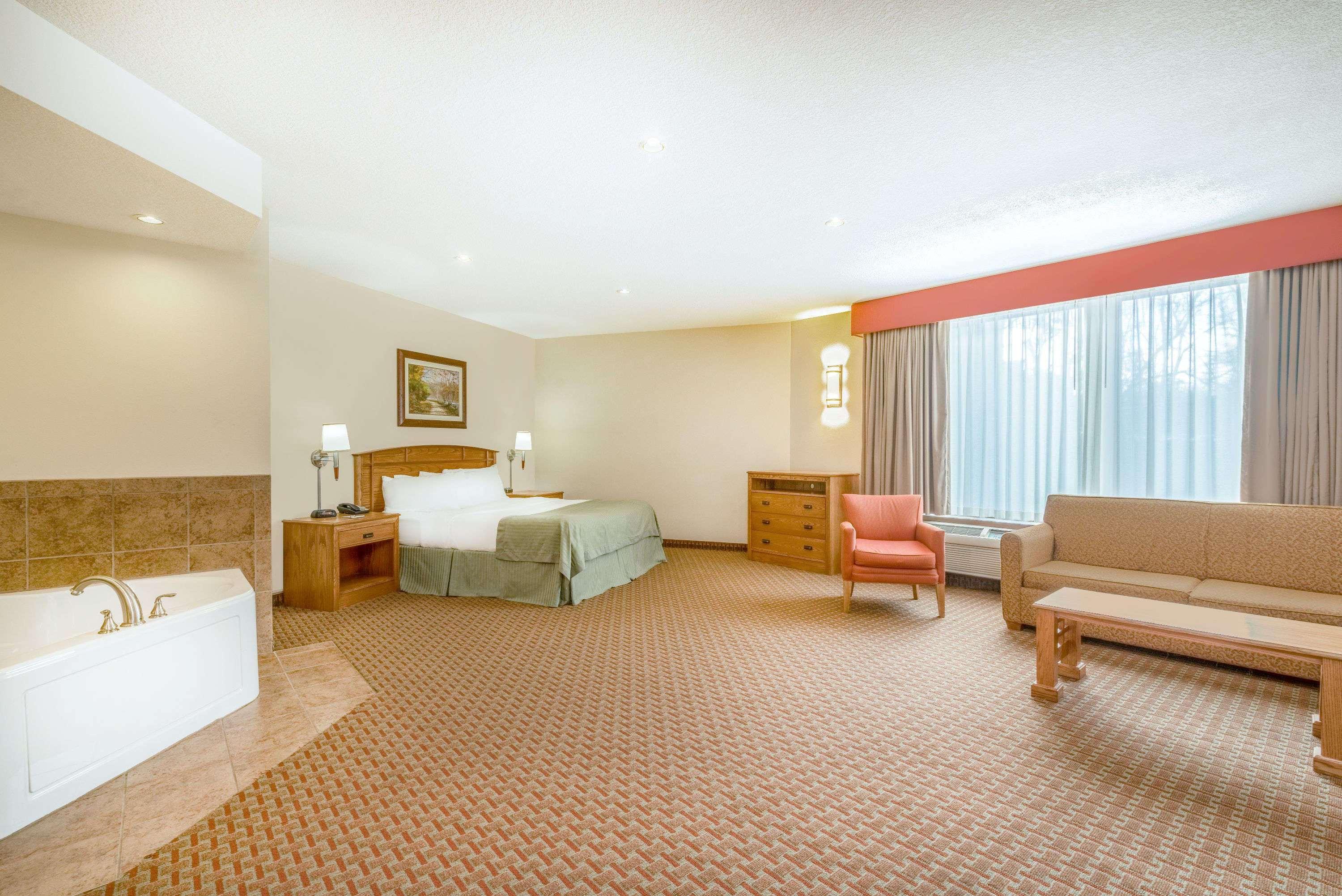 Ramada By Wyndham Des Moines Tropics Resort & Conference Ctr Urbandale Buitenkant foto