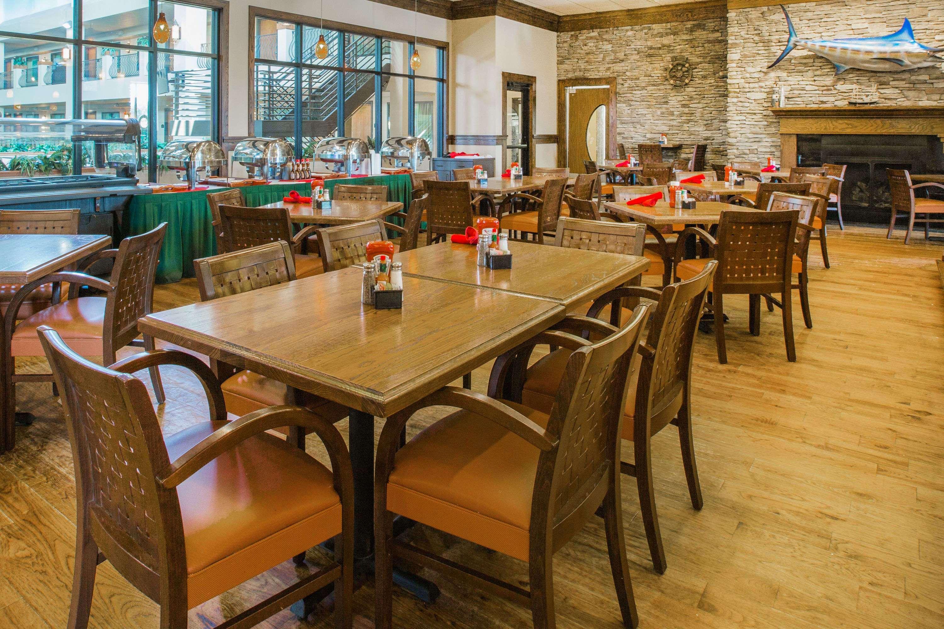 Ramada By Wyndham Des Moines Tropics Resort & Conference Ctr Urbandale Buitenkant foto