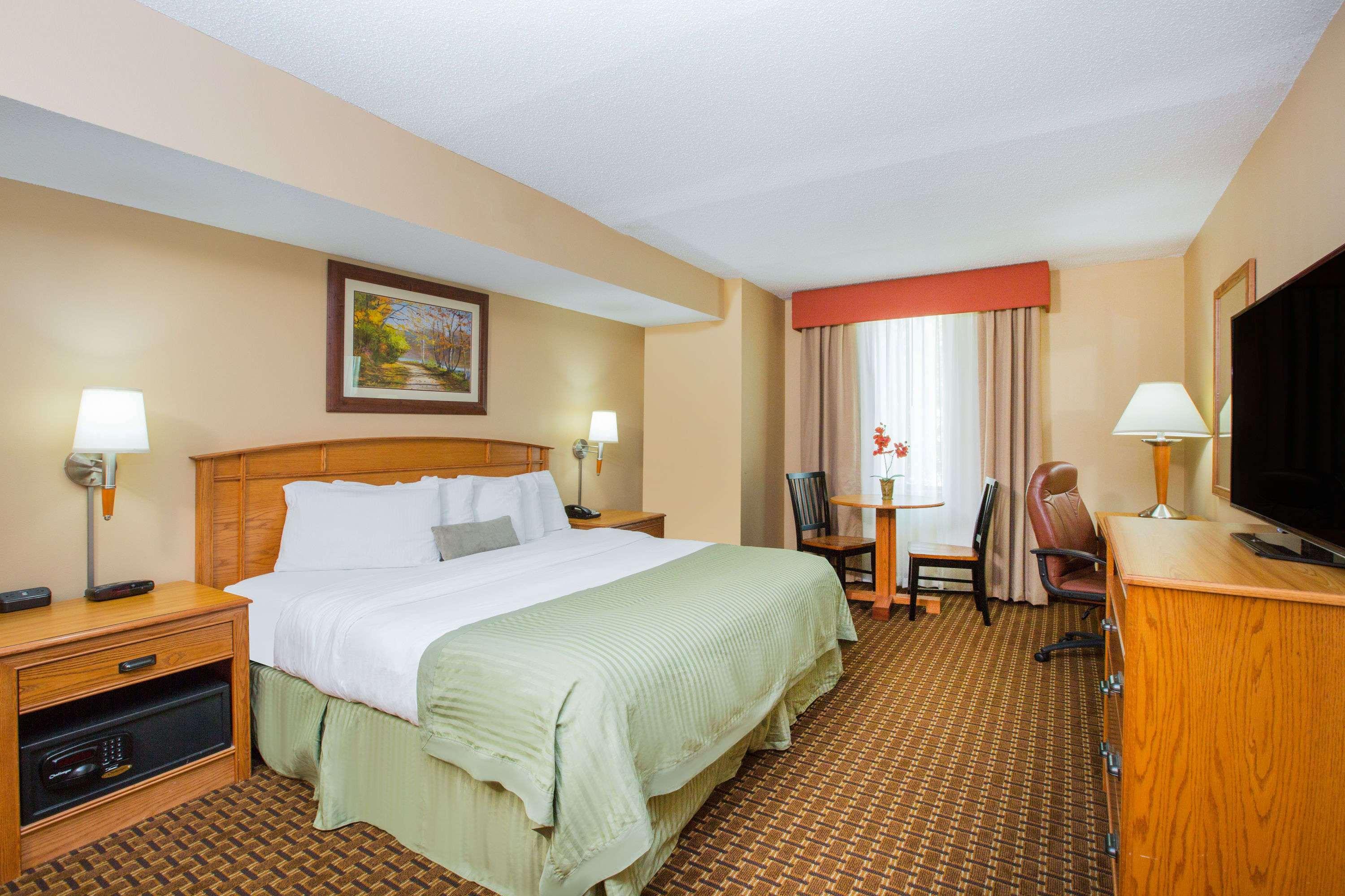 Ramada By Wyndham Des Moines Tropics Resort & Conference Ctr Urbandale Buitenkant foto