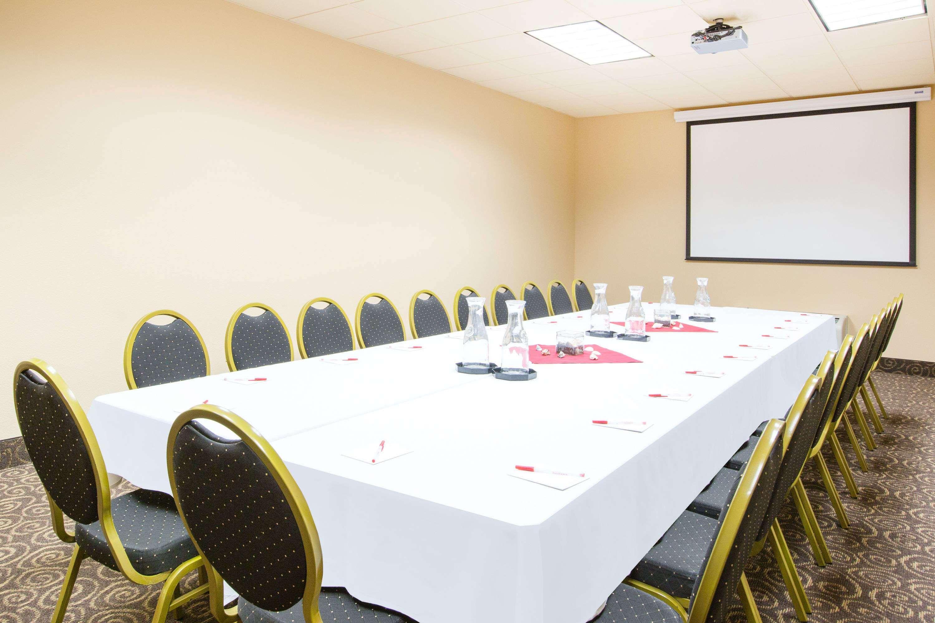 Ramada By Wyndham Des Moines Tropics Resort & Conference Ctr Urbandale Buitenkant foto