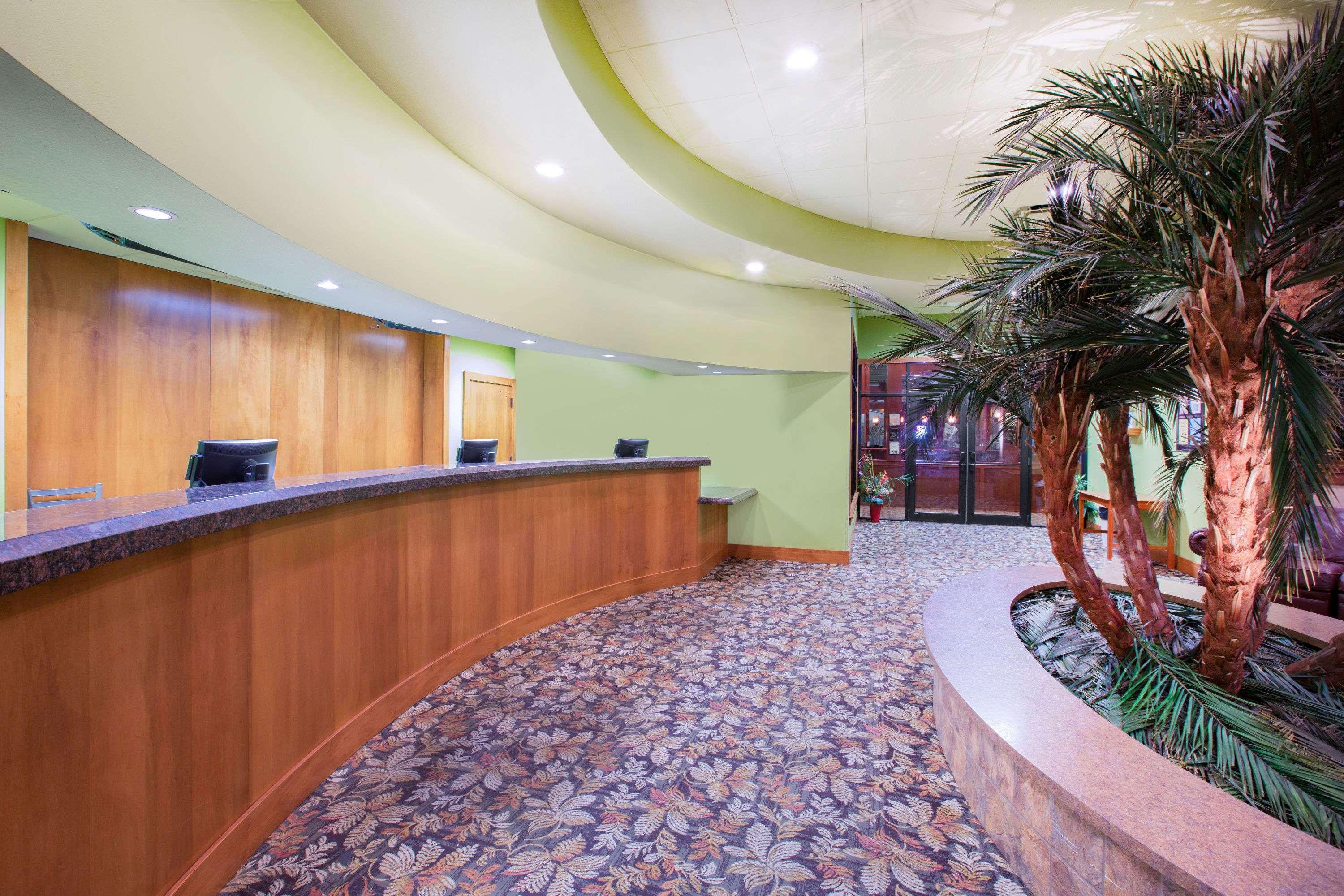 Ramada By Wyndham Des Moines Tropics Resort & Conference Ctr Urbandale Buitenkant foto