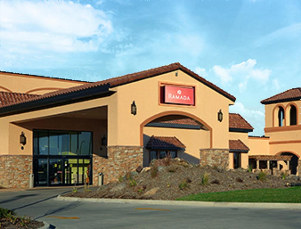 Ramada By Wyndham Des Moines Tropics Resort & Conference Ctr Urbandale Buitenkant foto